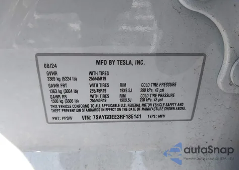2024 Tesla Model Y Long Range Dual Motor All-Wheel Drive z USA, uszkodzony, nr VIN 7SAYGDEE3RF185141